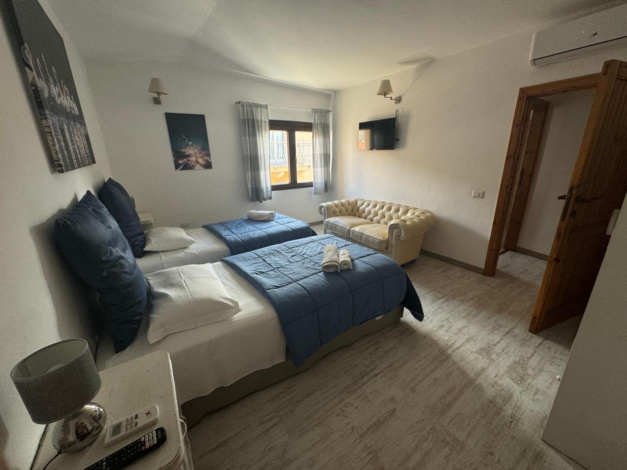 Pm 1 Via Armando Diaz Guest House Ольбия Экстерьер фото