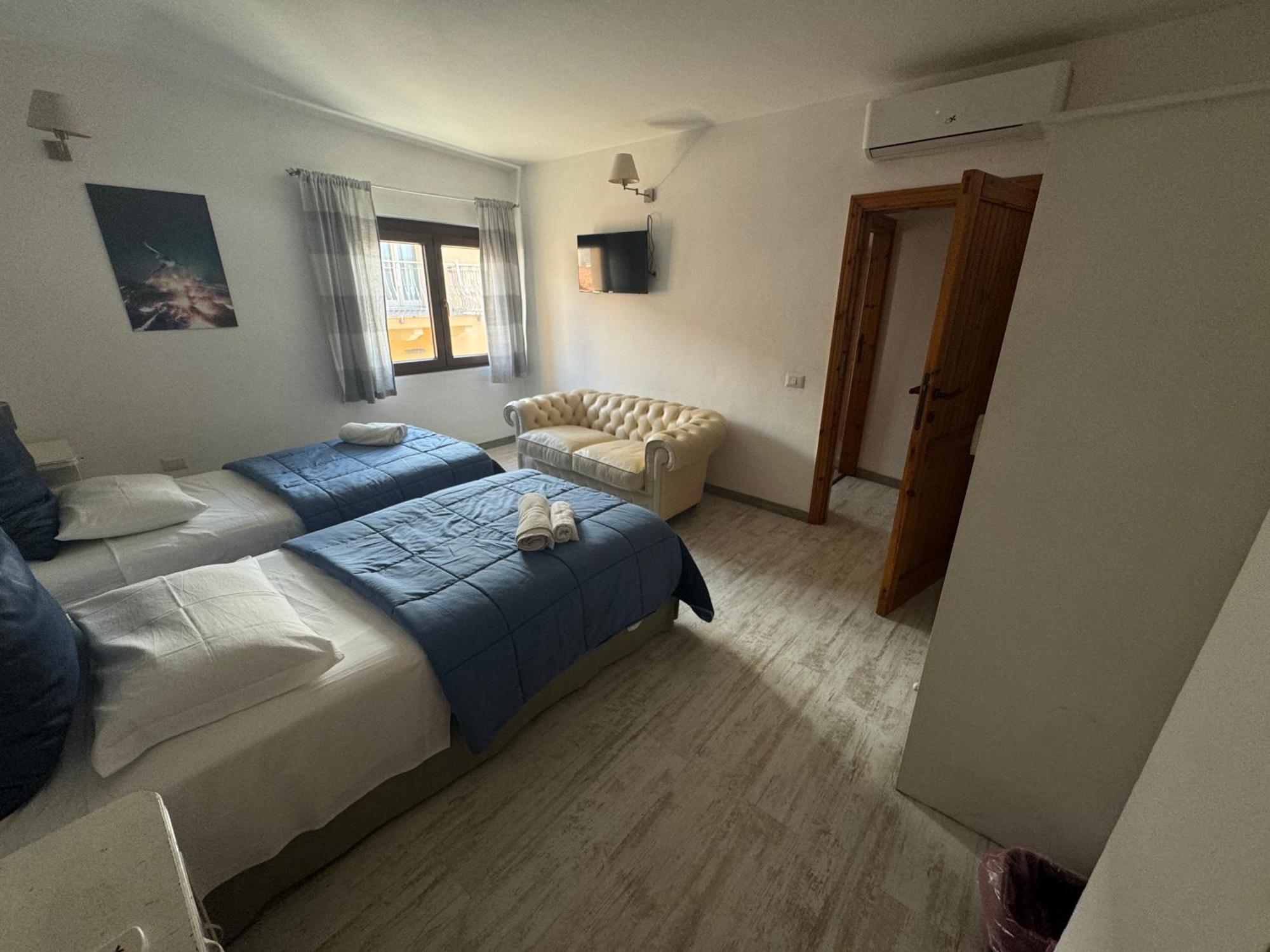 Pm 1 Via Armando Diaz Guest House Ольбия Экстерьер фото