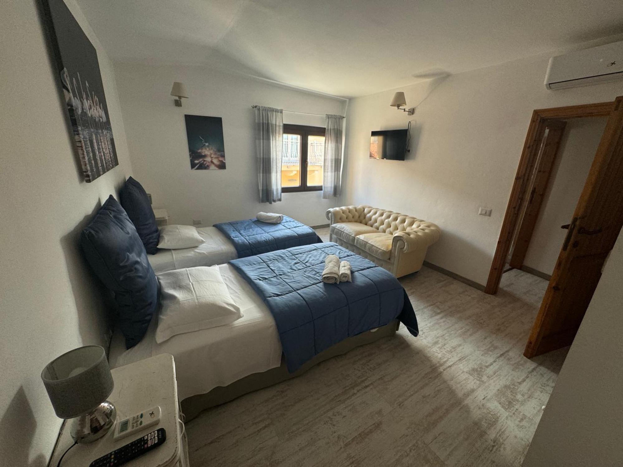Pm 1 Via Armando Diaz Guest House Ольбия Экстерьер фото